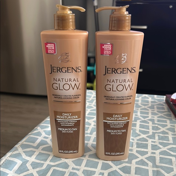 NWT 2x Jergens Natural Glow Tan Moisturizer with Gradual Self-Tanning - Picture 5 of 5
